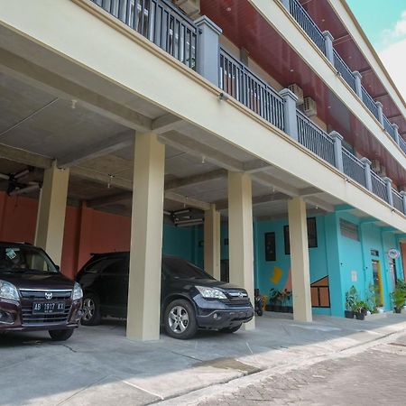 Sans Hotel Kumbang Yogyakarta By Reddoorz Exterior photo