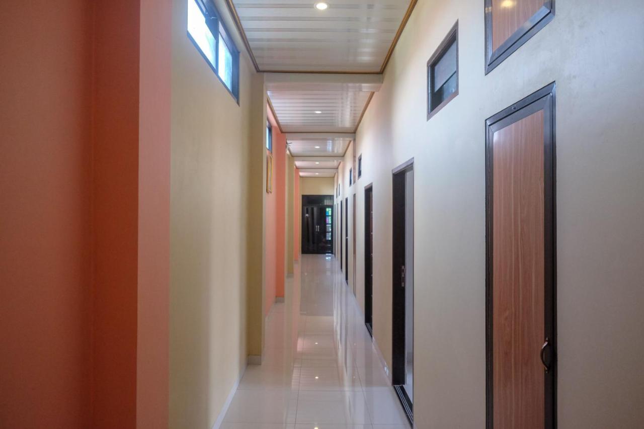 Sans Hotel Kumbang Yogyakarta By Reddoorz Exterior photo