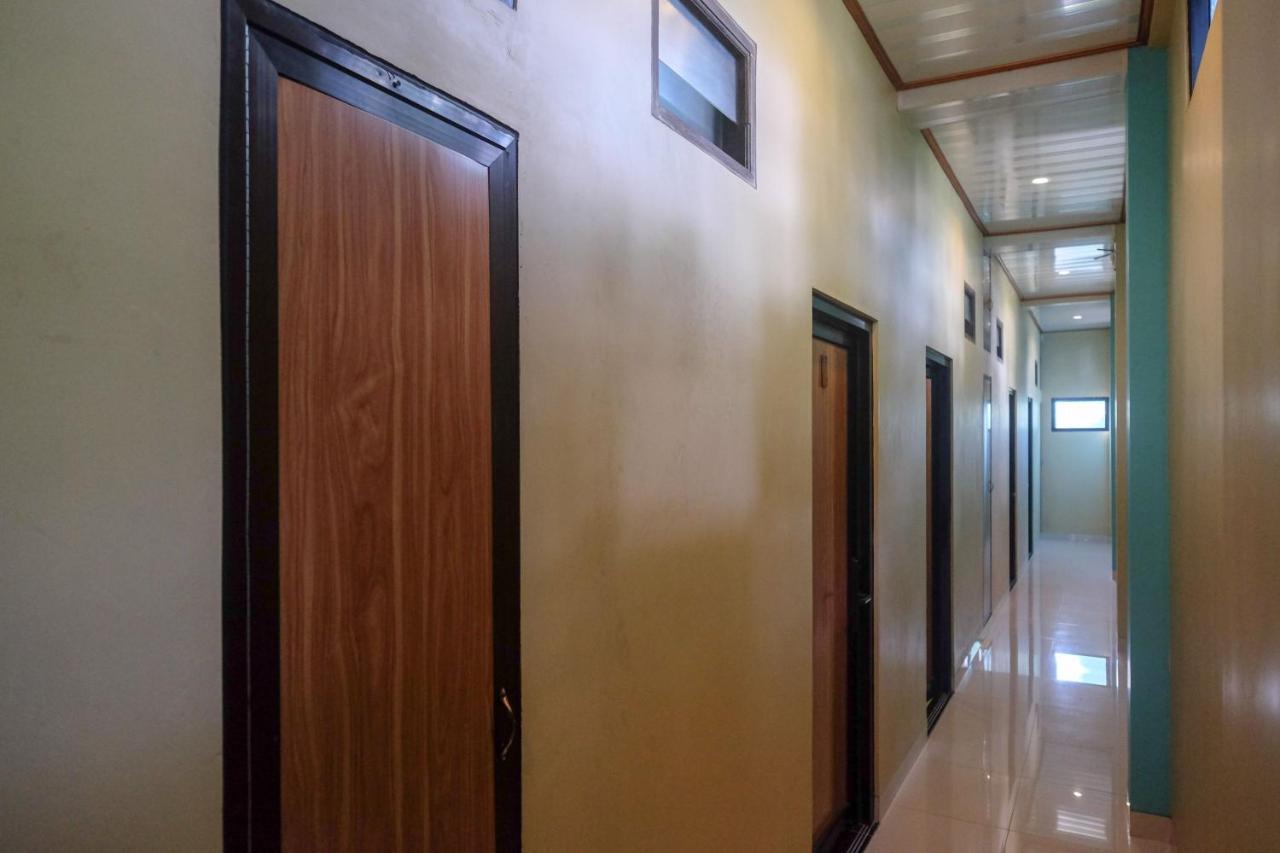 Sans Hotel Kumbang Yogyakarta By Reddoorz Exterior photo