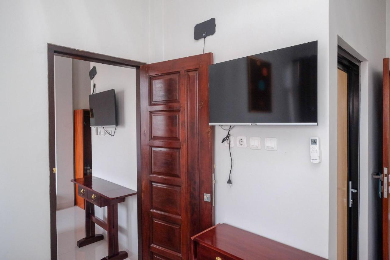 Sans Hotel Kumbang Yogyakarta By Reddoorz Exterior photo