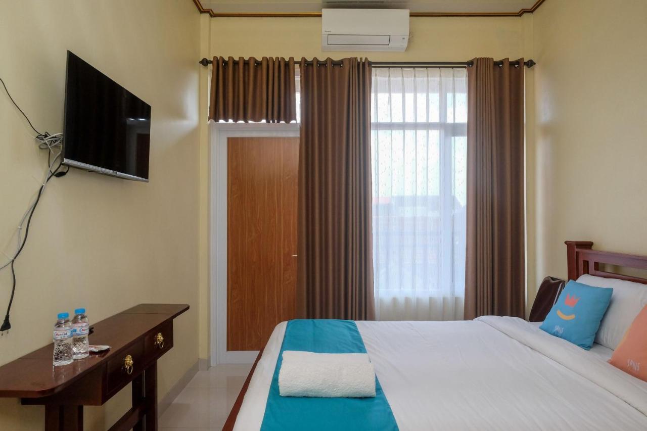 Sans Hotel Kumbang Yogyakarta By Reddoorz Exterior photo