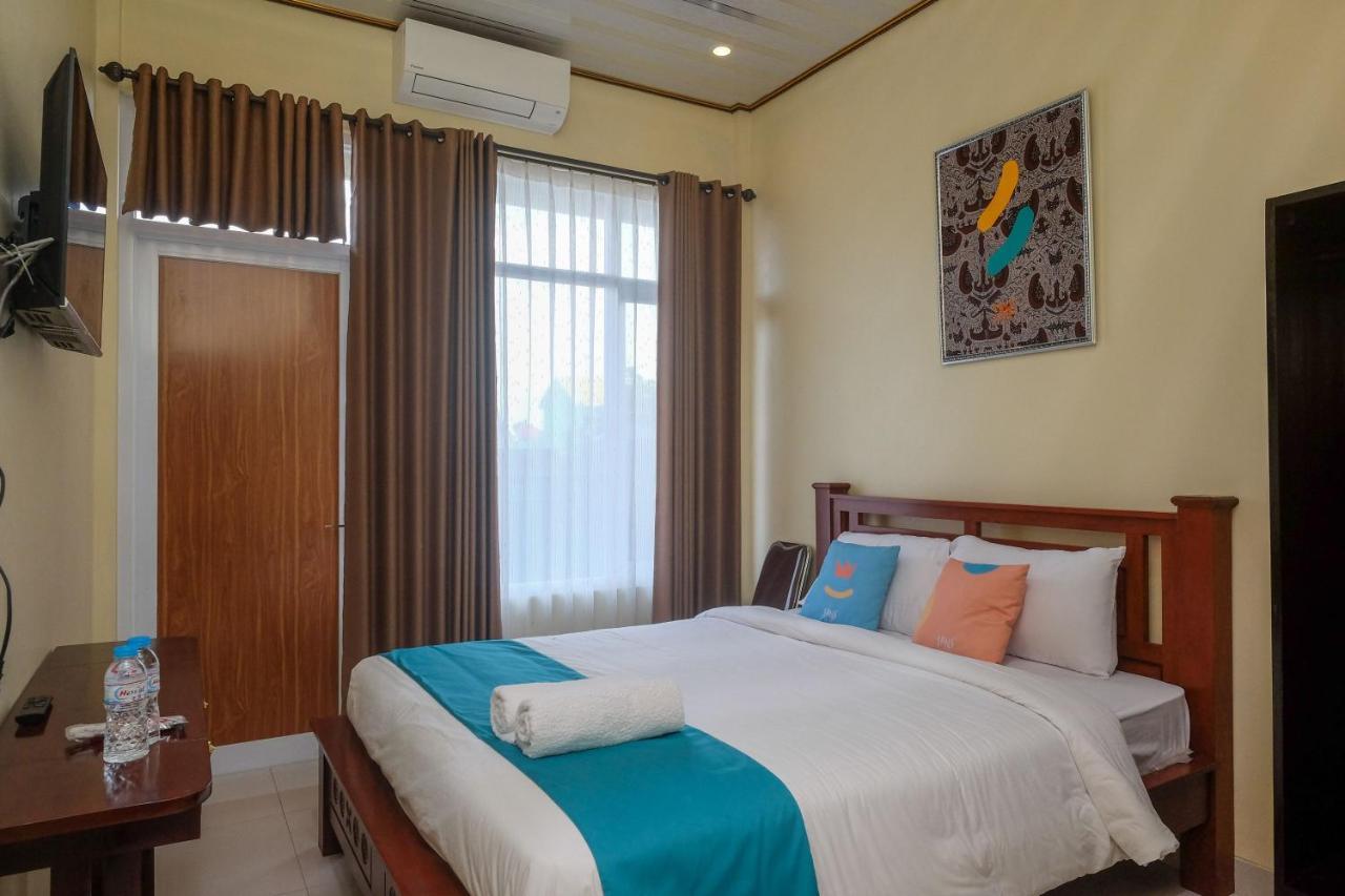 Sans Hotel Kumbang Yogyakarta By Reddoorz Exterior photo