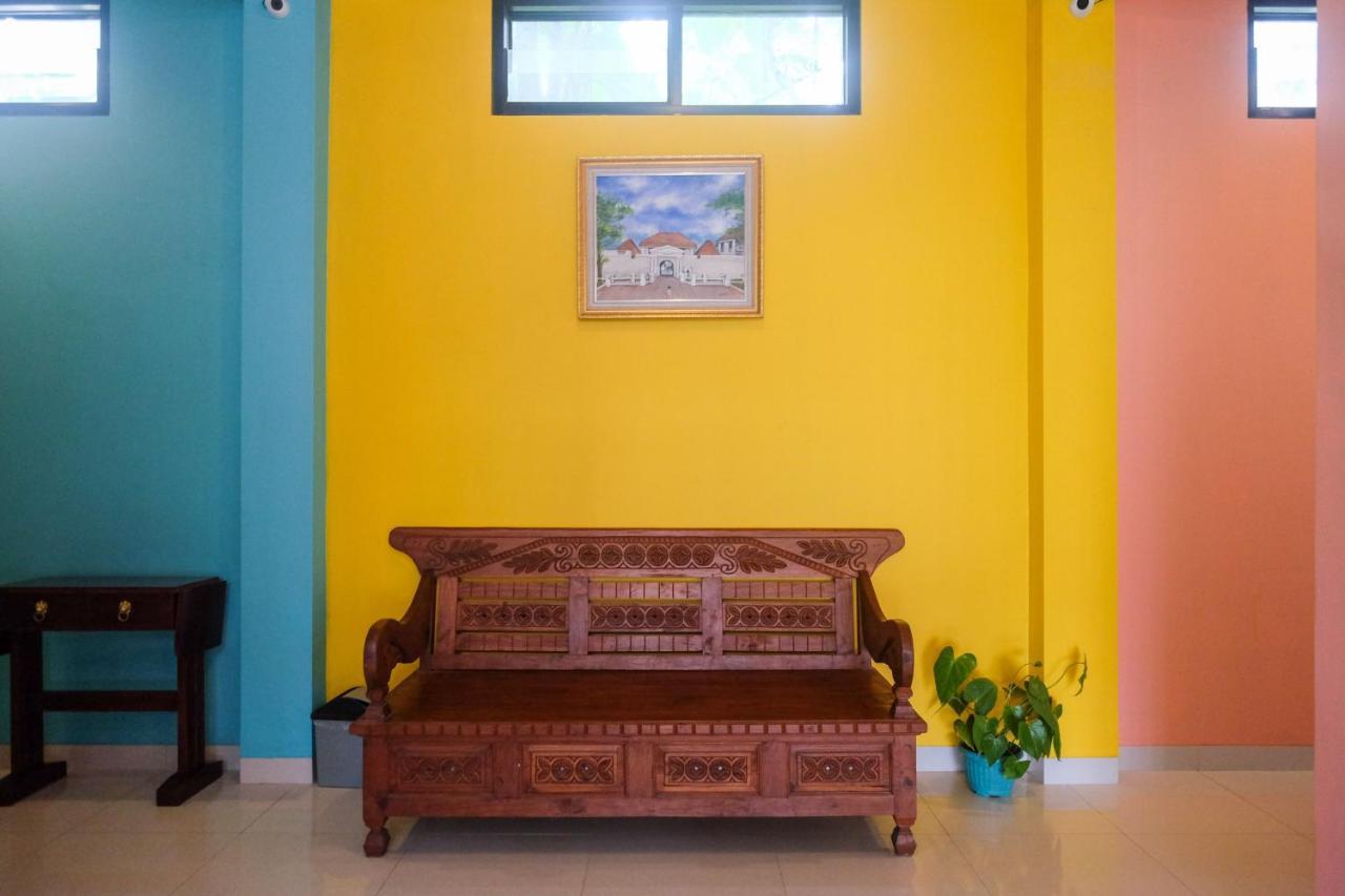 Sans Hotel Kumbang Yogyakarta By Reddoorz Exterior photo