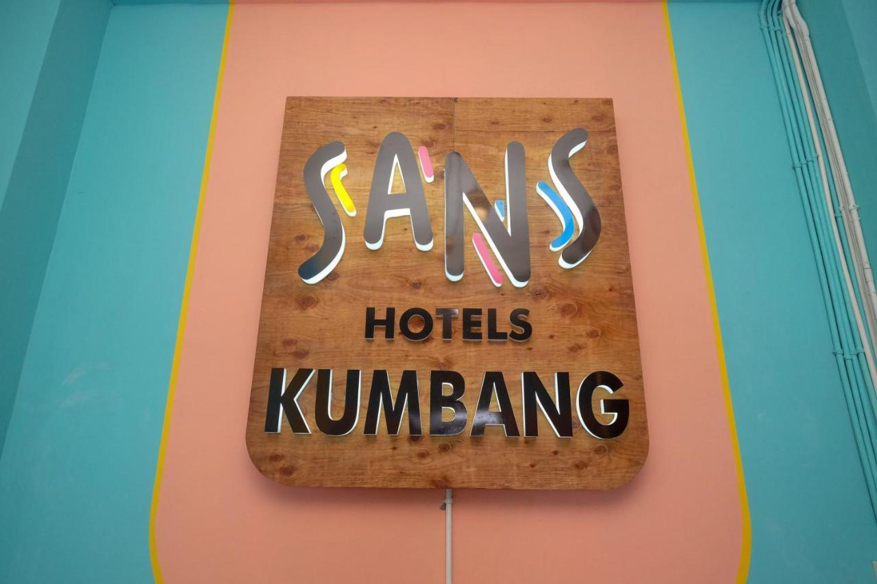 Sans Hotel Kumbang Yogyakarta By Reddoorz Exterior photo