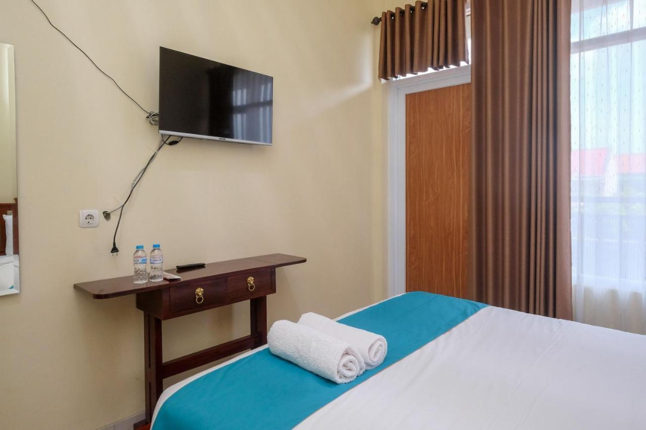 Sans Hotel Kumbang Yogyakarta By Reddoorz Exterior photo