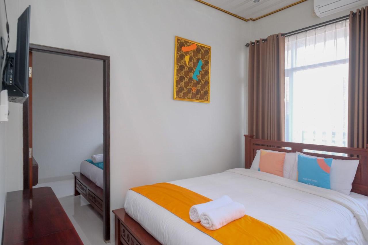 Sans Hotel Kumbang Yogyakarta By Reddoorz Exterior photo