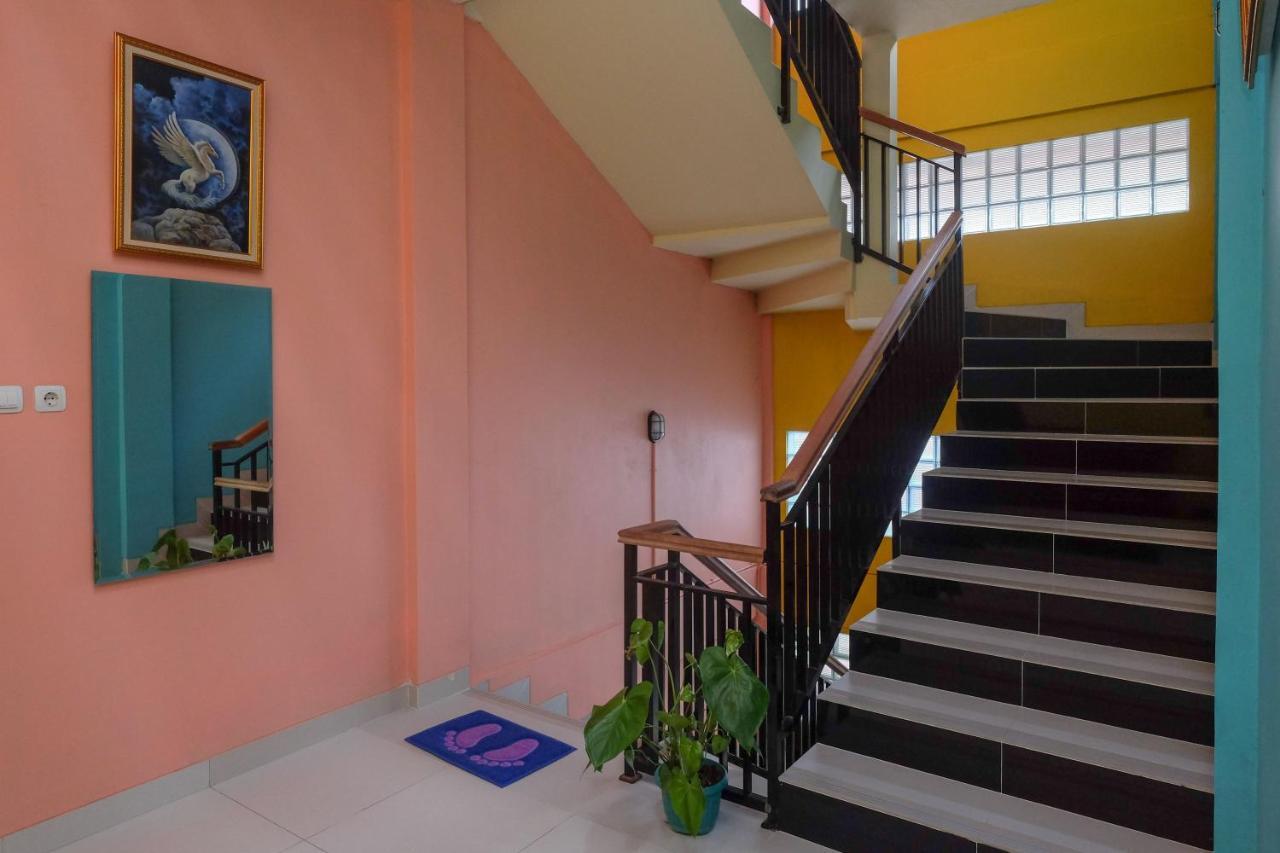 Sans Hotel Kumbang Yogyakarta By Reddoorz Exterior photo