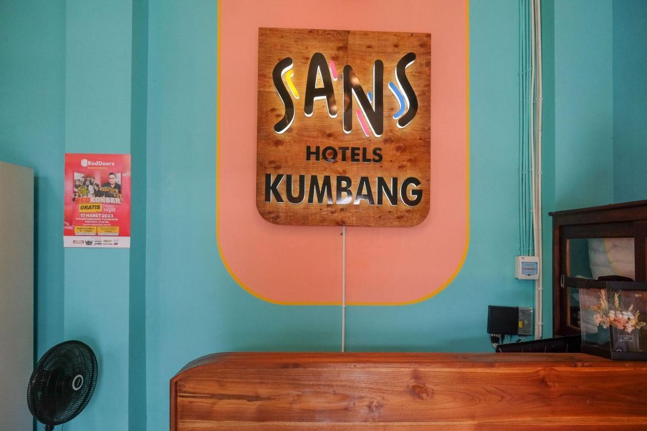 Sans Hotel Kumbang Yogyakarta By Reddoorz Exterior photo