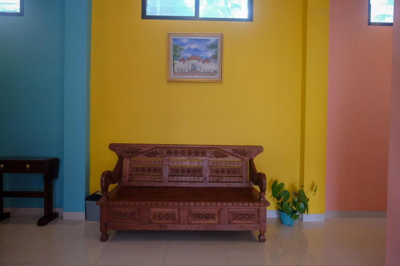 Sans Hotel Kumbang Yogyakarta By Reddoorz Exterior photo