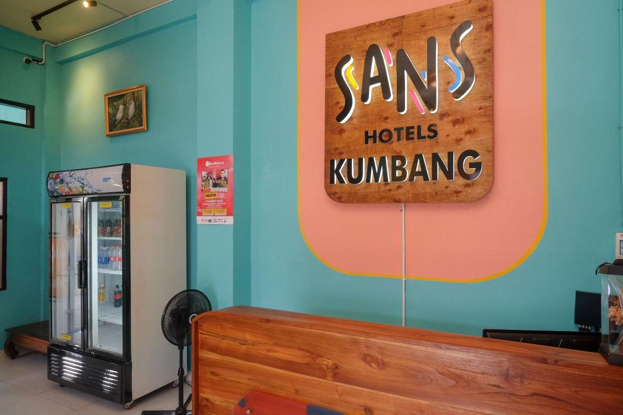 Sans Hotel Kumbang Yogyakarta By Reddoorz Exterior photo
