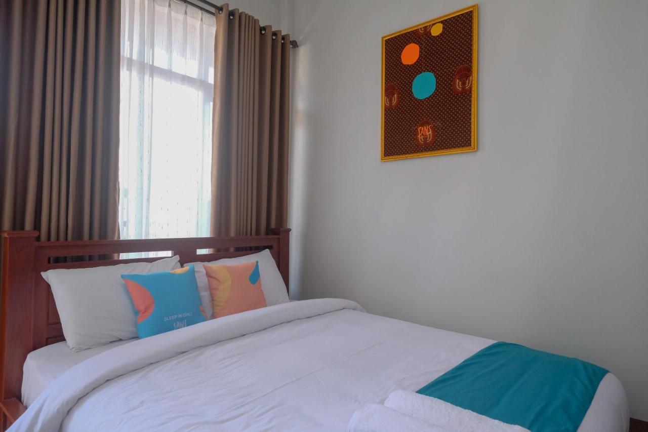 Sans Hotel Kumbang Yogyakarta By Reddoorz Exterior photo