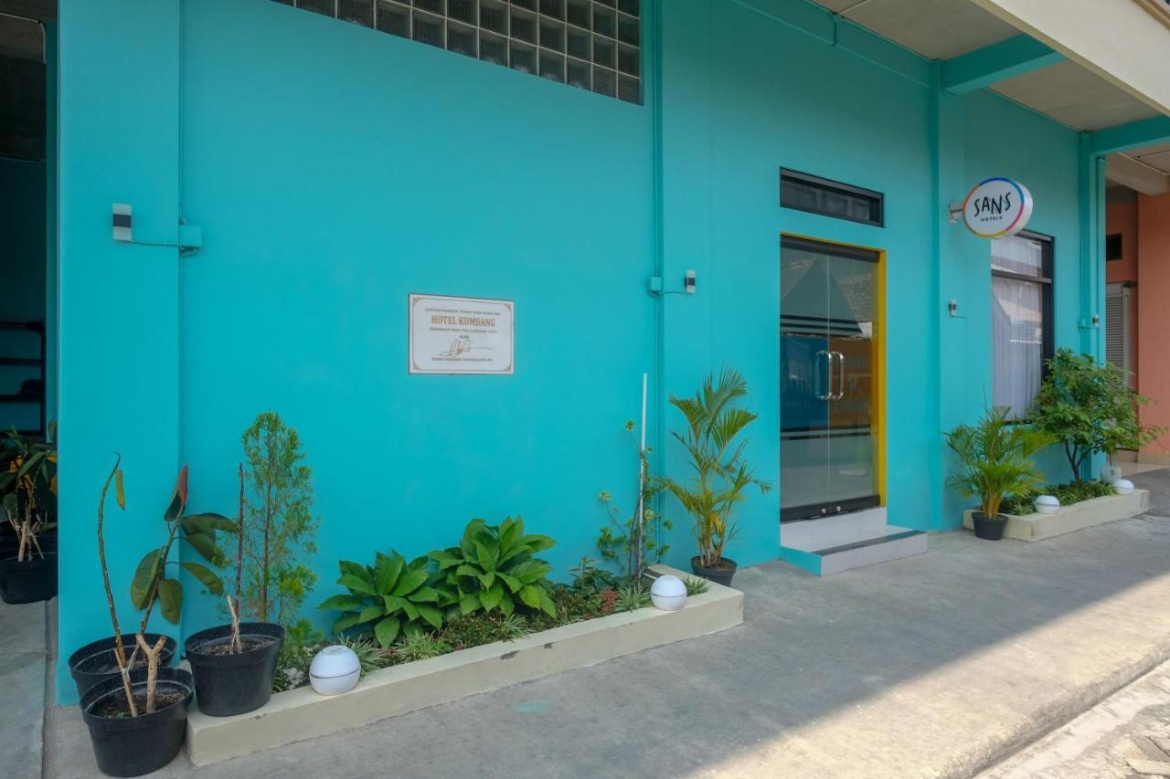 Sans Hotel Kumbang Yogyakarta By Reddoorz Exterior photo